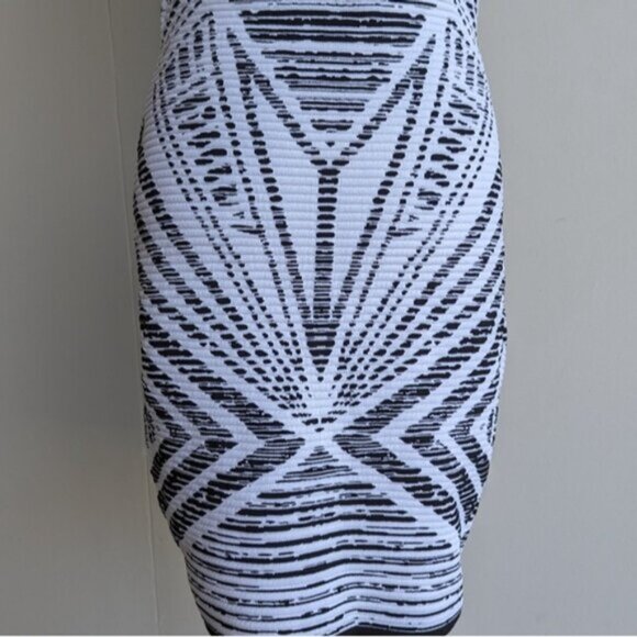 NWT WOW Couture geometric print knit bodycon halter knit dress - Picture 6 of 8